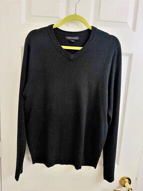 Tricots St Raphael Men's Black V-Neck Sweater Size Medium